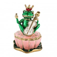 1793-YZ a frog with a crown sitting atop a pink cake